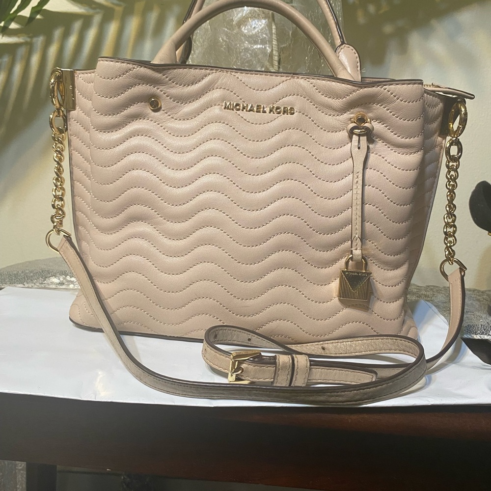 MICHAEL KORS MERCER MEDIUM PEBBLED LEATHER